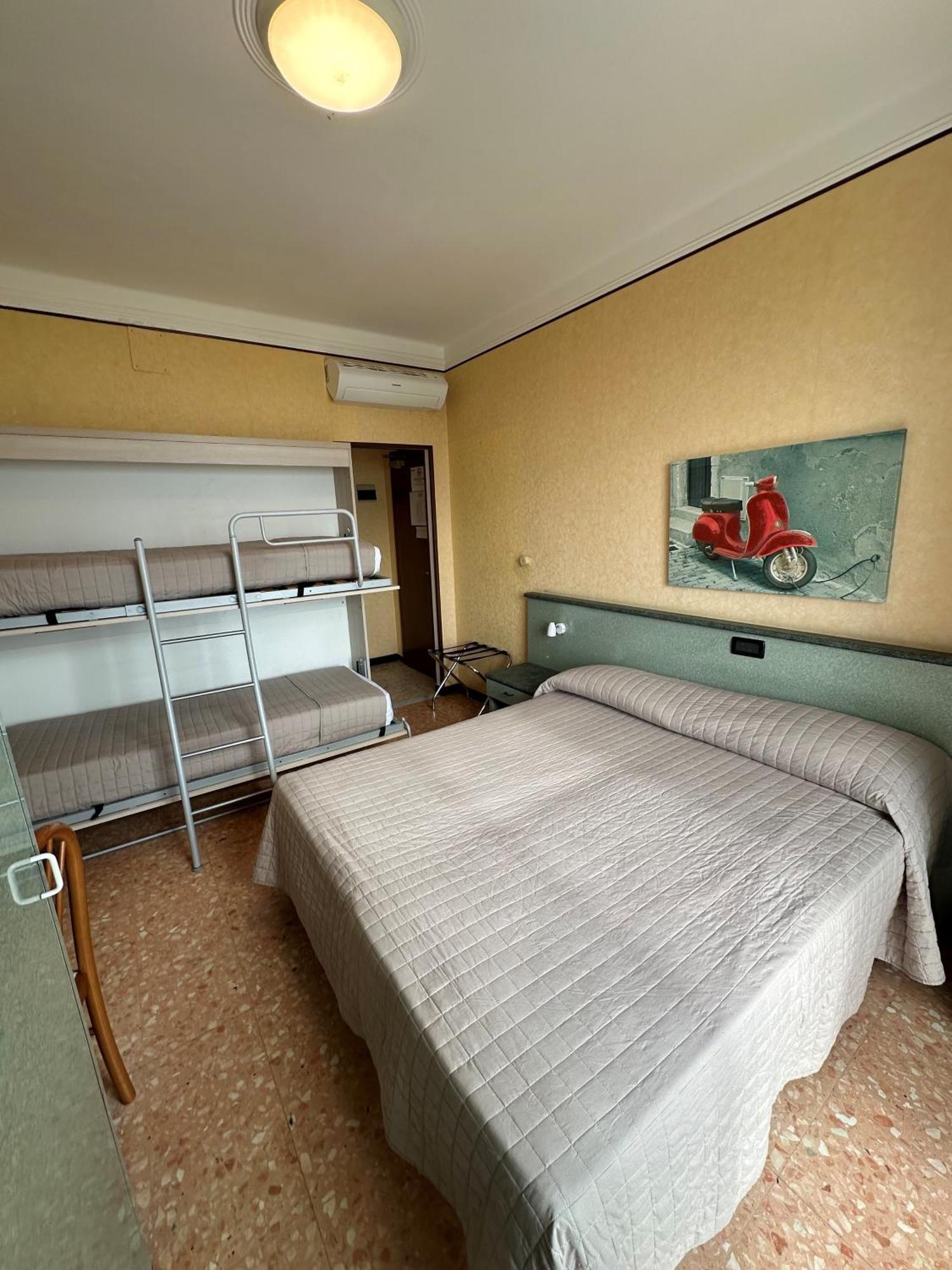 Hotel Svizzera Taggia Exterior foto