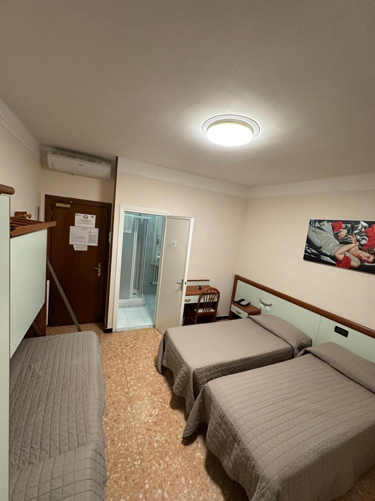 Hotel Svizzera Taggia Exterior foto